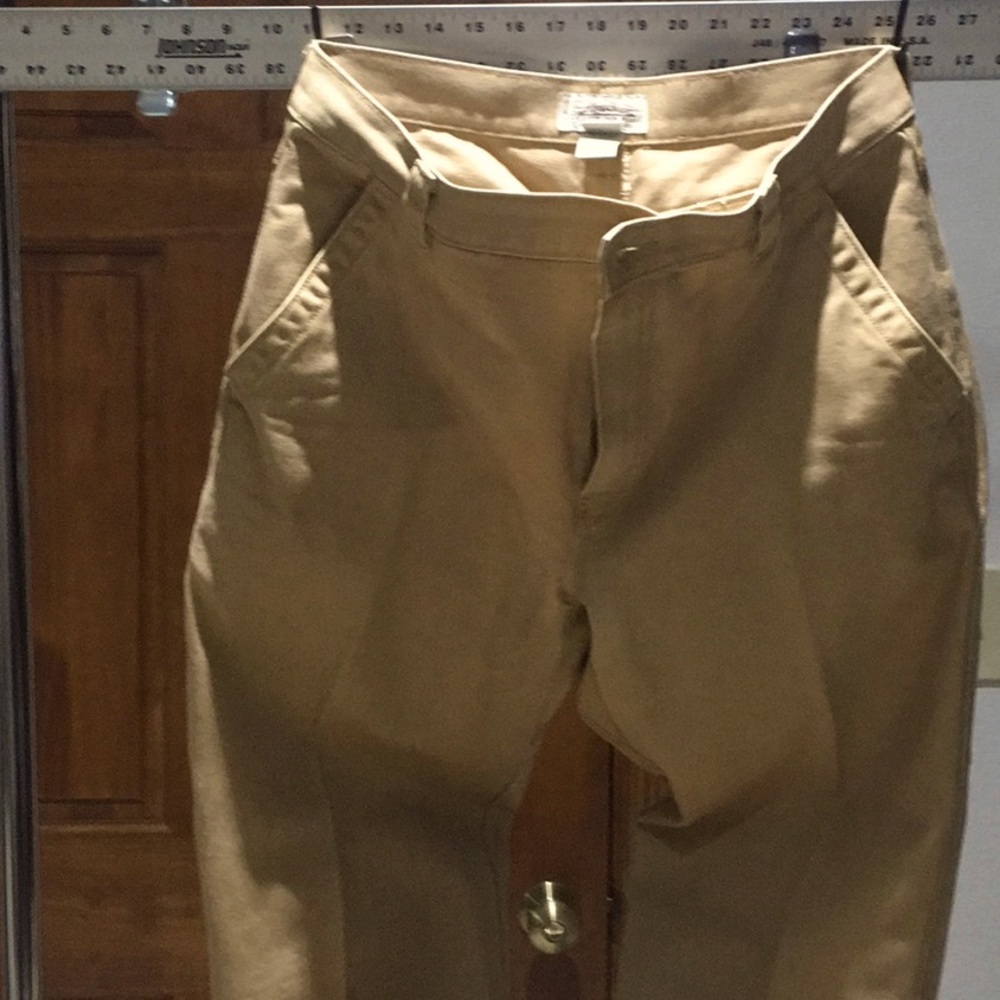 Hard-working cargo pants they do have slits at t bottom please look at pictures